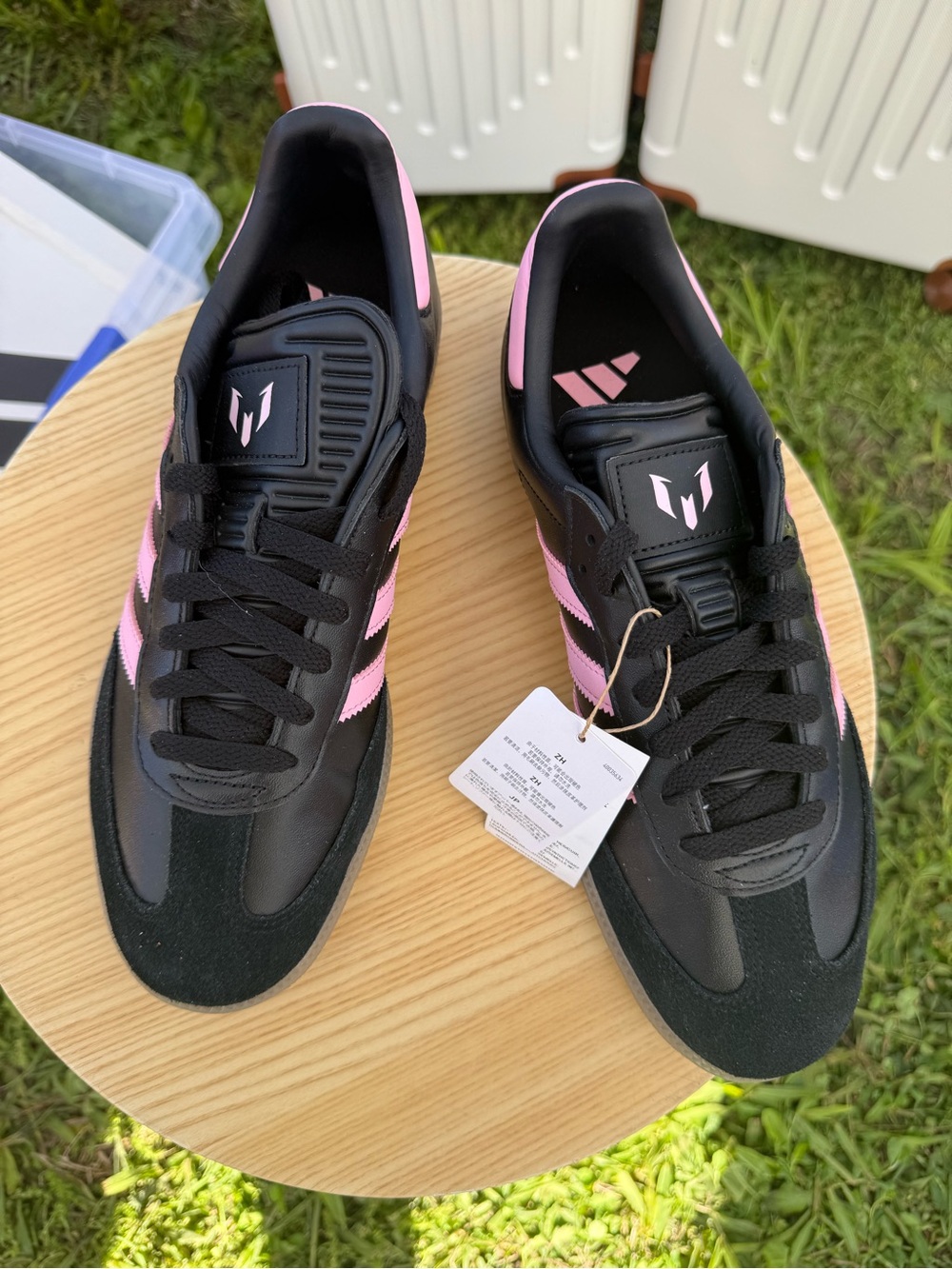 New Adidas Black Sneakers with Pink Stripes 9.5 M  10.5 W